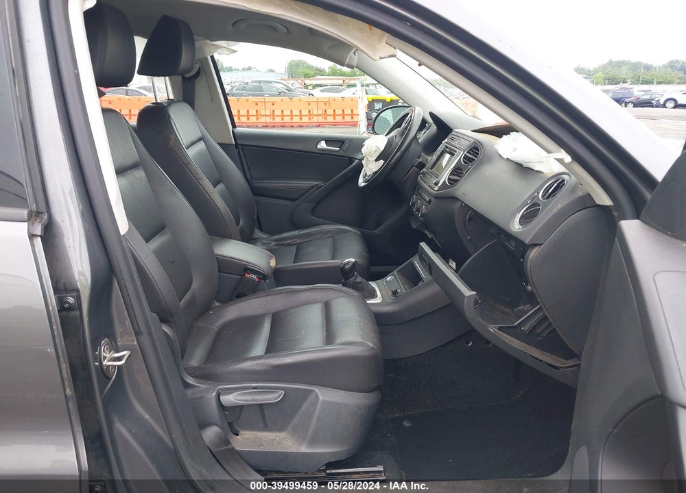 2016 VOLKSWAGEN TIGUAN S VIN: WVGAV7AX6GW521401