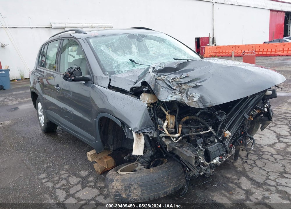 2016 VOLKSWAGEN TIGUAN S VIN: WVGAV7AX6GW521401