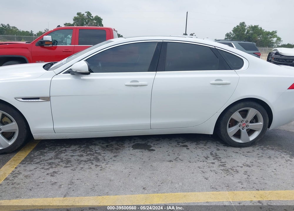 2018 JAGUAR XF 25T VIN: SAJBR4FX3JCY69834