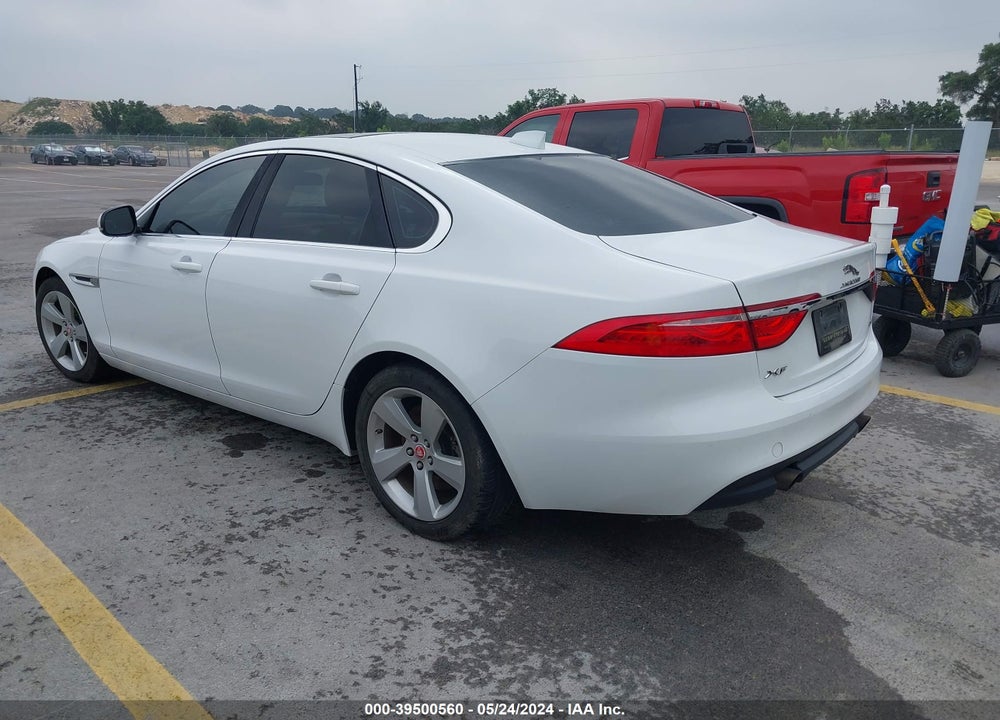 2018 JAGUAR XF 25T VIN: SAJBR4FX3JCY69834