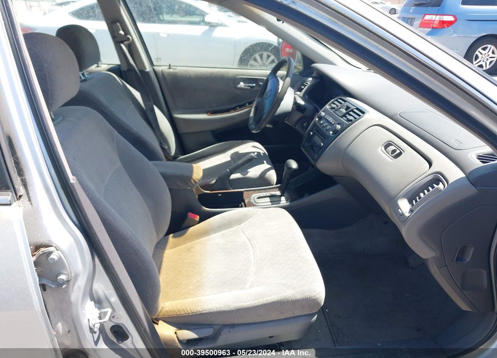 2002 HONDA ACCORD 2.3 EX/2.3 SE VIN: 1HGCG66852A166537
