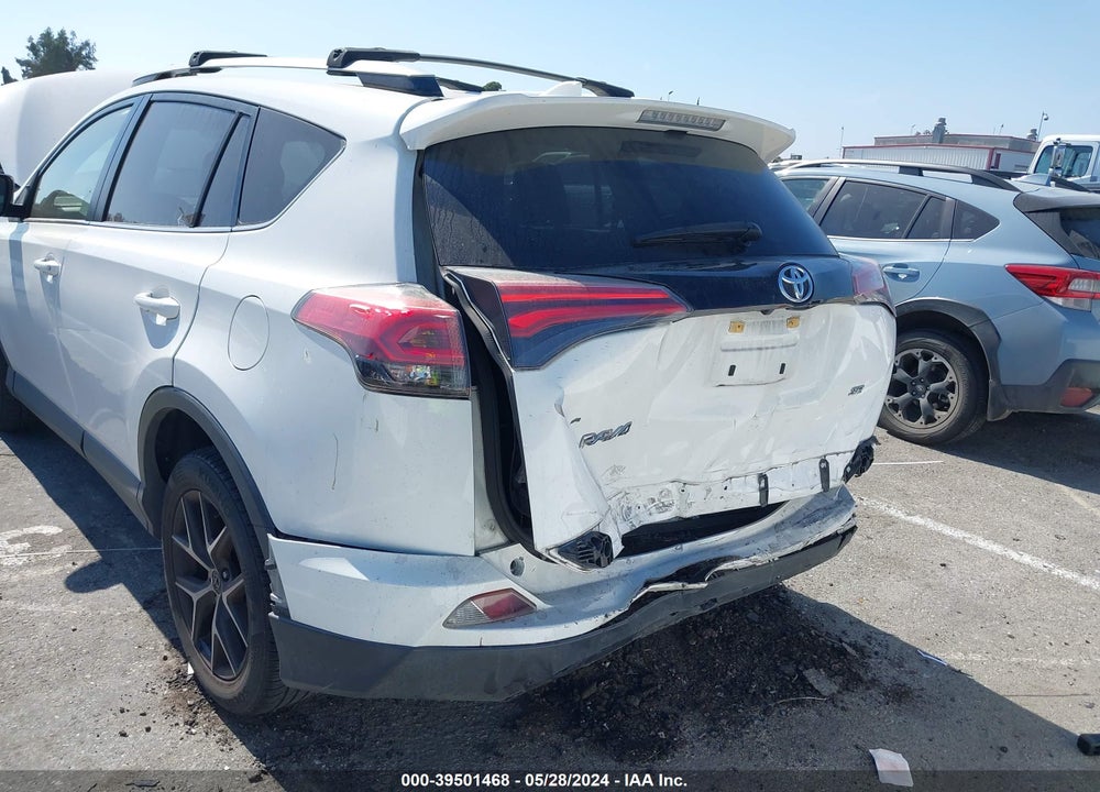 2017 TOYOTA RAV4 SE VIN: JTMNFREV9HJ114825