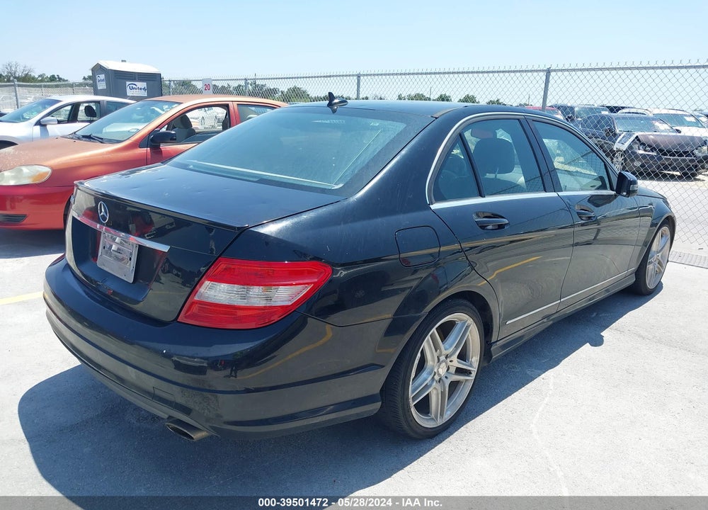 2011 MERCEDES-BENZ C 300 LUXURY/SPORT VIN: WDDGF5EB1BR182218