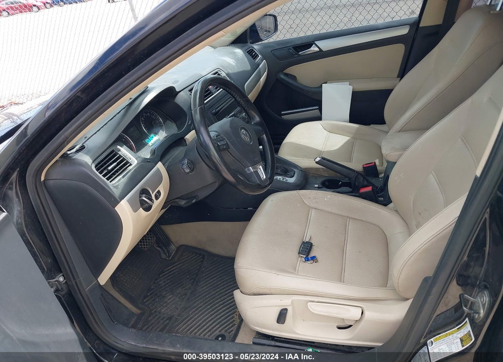 2014 VOLKSWAGEN JETTA 1.8T SE VIN: 3VWD17AJ1EM332044