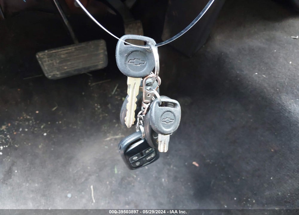 2011 CHEVROLET SILVERADO 1500 LT VIN: 1GCRKSE35BZ310174