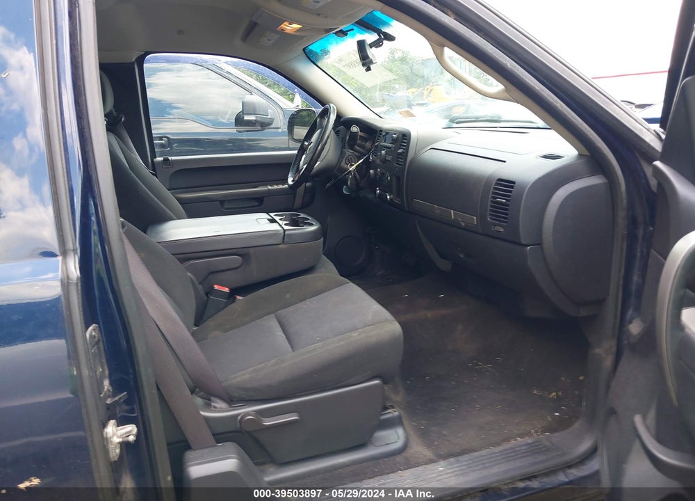 2011 CHEVROLET SILVERADO 1500 LT VIN: 1GCRKSE35BZ310174