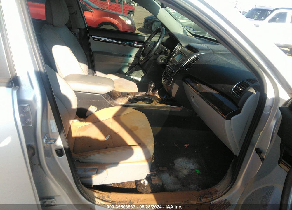 2014 KIA SORENTO LX VIN: 5XYKTCA66EG448992