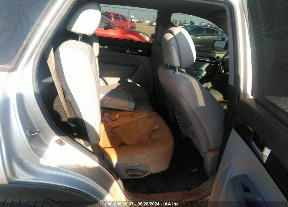 2014 KIA SORENTO LX VIN: 5XYKTCA66EG448992