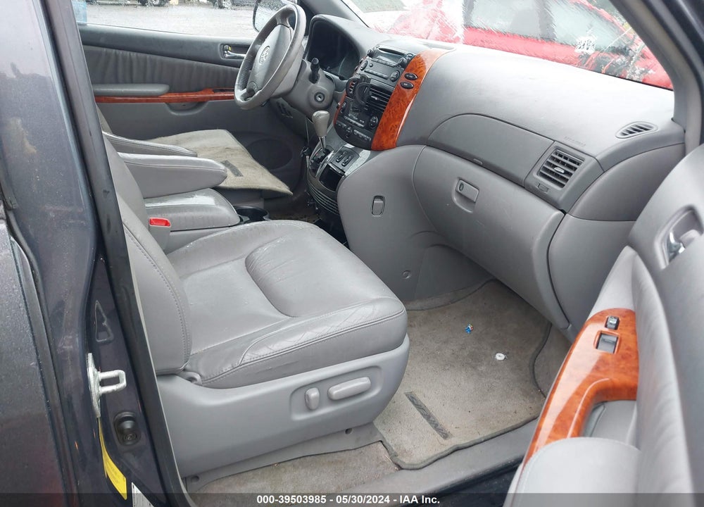 2008 TOYOTA SIENNA XLE VIN: 5TDBK22C08S020361