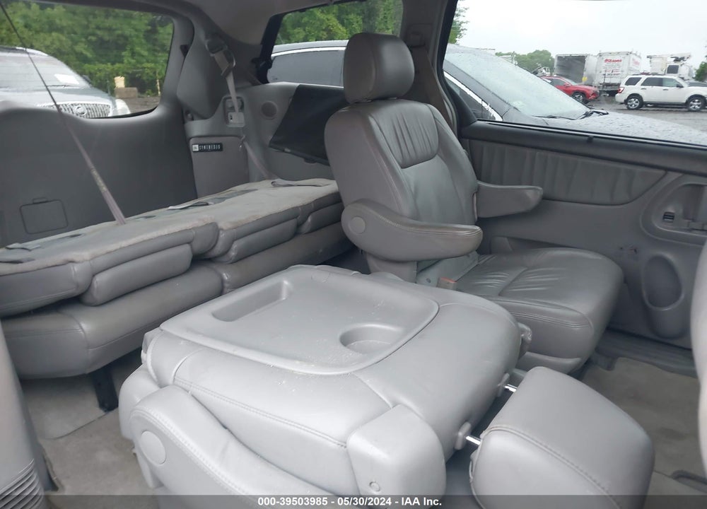 2008 TOYOTA SIENNA XLE VIN: 5TDBK22C08S020361