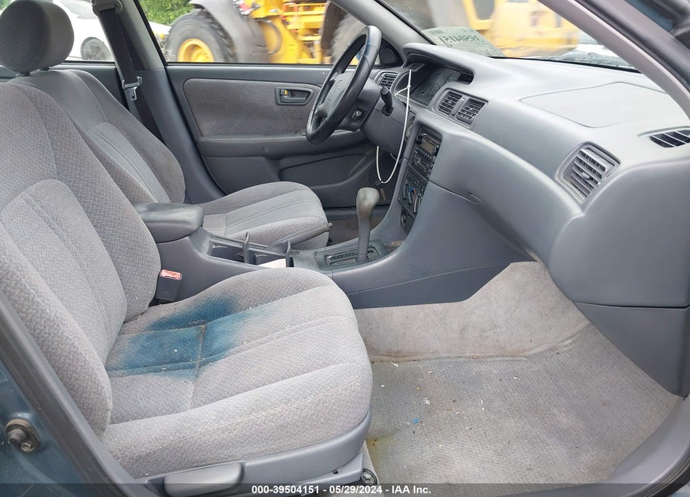 2001 TOYOTA CAMRY VIN: 4T1BG22K31U854677