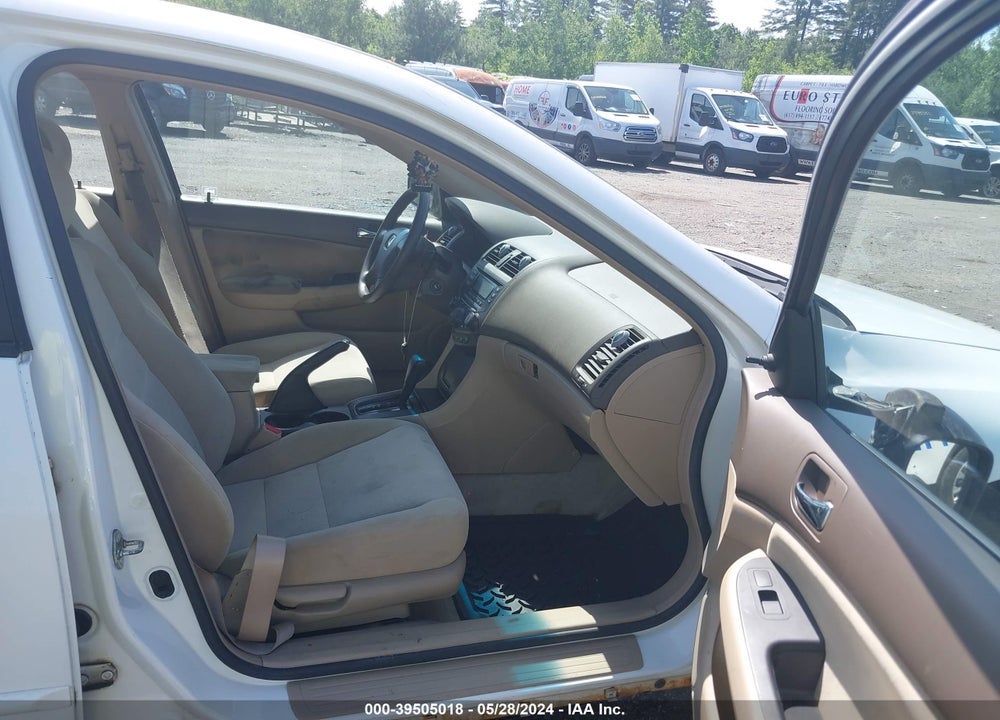 2004 HONDA ACCORD 2.4 DX VIN: 1HGCM561X4A013256