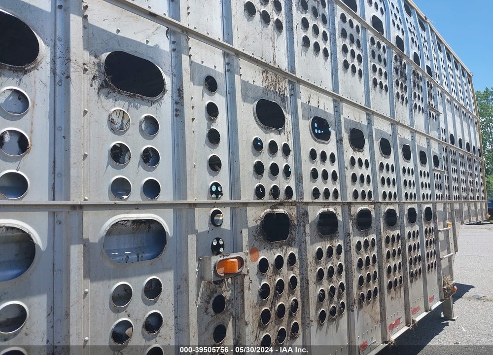 2003 MERRITT EQUIPMENT CO LIVESTOCK VIN: 1MT2N53283H015850