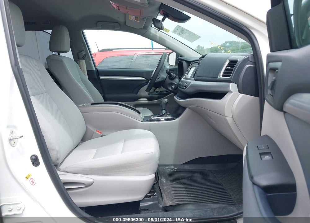 2018 TOYOTA HIGHLANDER LE VIN: 5TDZARFH6JS038191
