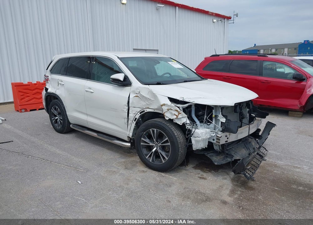 2018 TOYOTA HIGHLANDER LE VIN: 5TDZARFH6JS038191