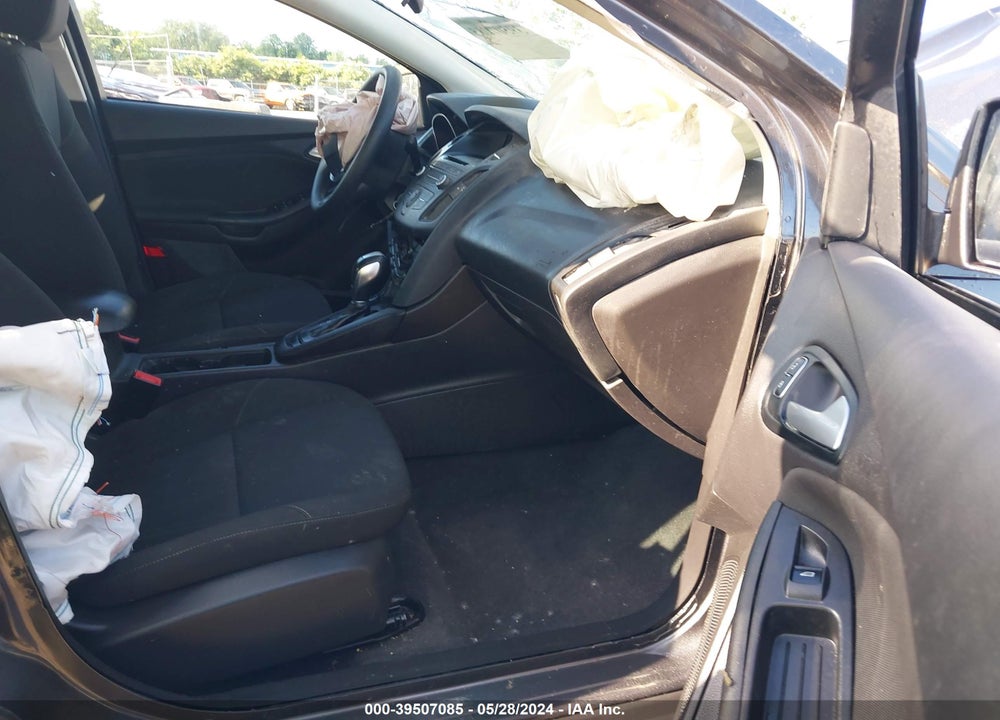 2015 FORD FOCUS SE VIN: 1FADP3K27FL209696
