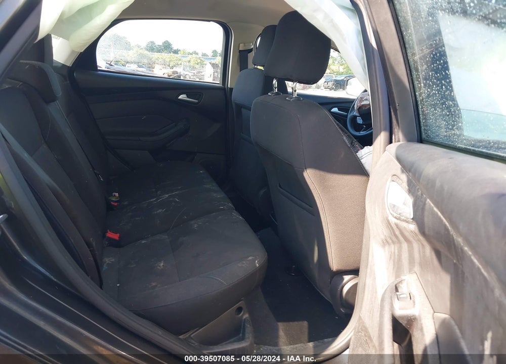 2015 FORD FOCUS SE VIN: 1FADP3K27FL209696