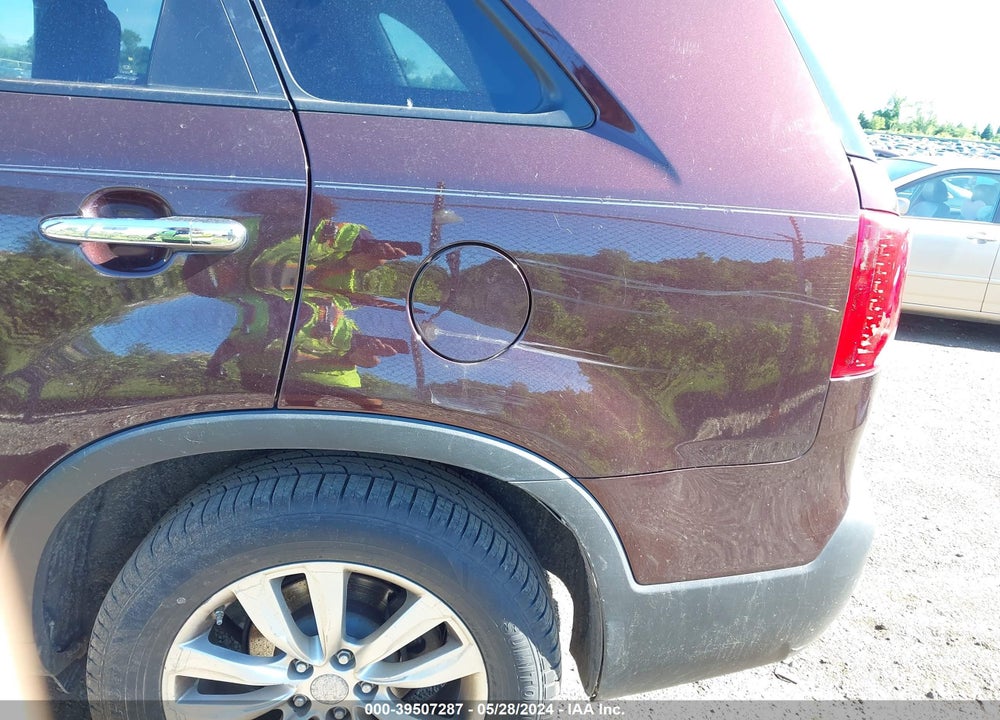 2011 KIA SORENTO LX V6 VIN: 5XYKTDA27BG133987