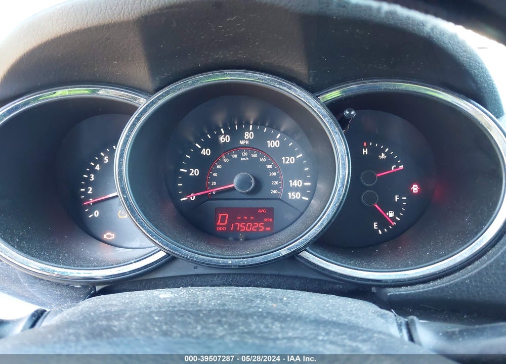 2011 KIA SORENTO LX V6 VIN: 5XYKTDA27BG133987