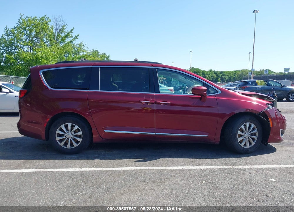 2017 CHRYSLER PACIFICA TOURING L VIN: 2C4RC1BG3HR709182