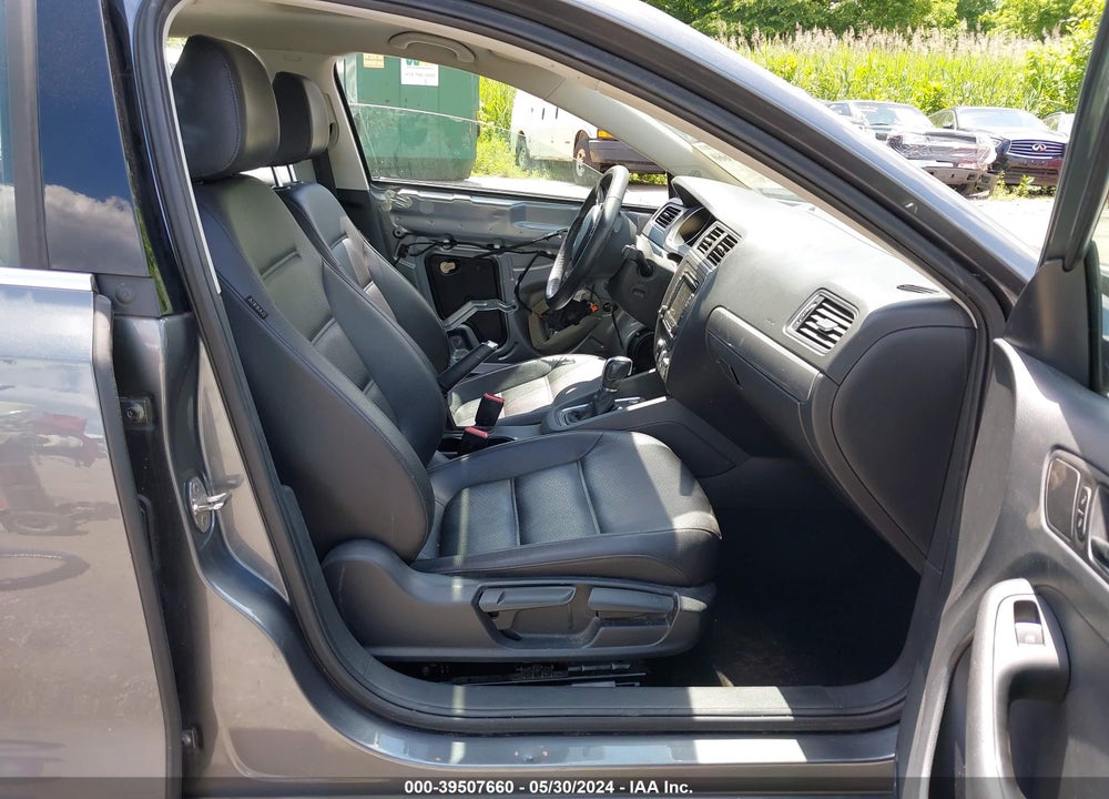 2015 VOLKSWAGEN JETTA 1.8T SE VIN: 3VWD17AJXFM300341