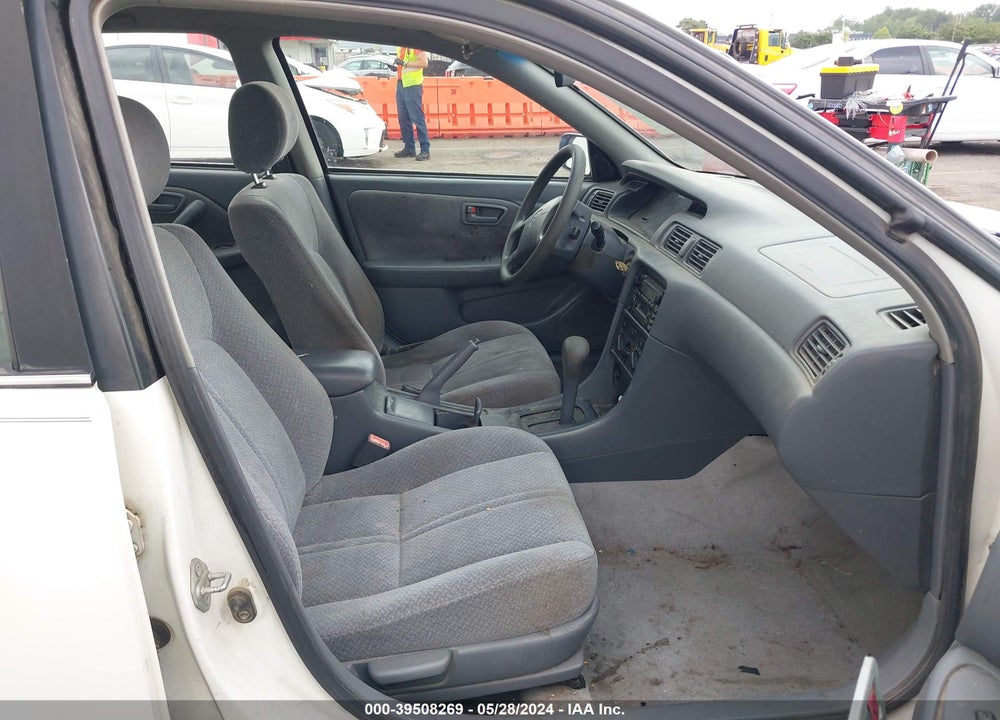2001 TOYOTA CAMRY LE VIN: JT2BG22K210565634
