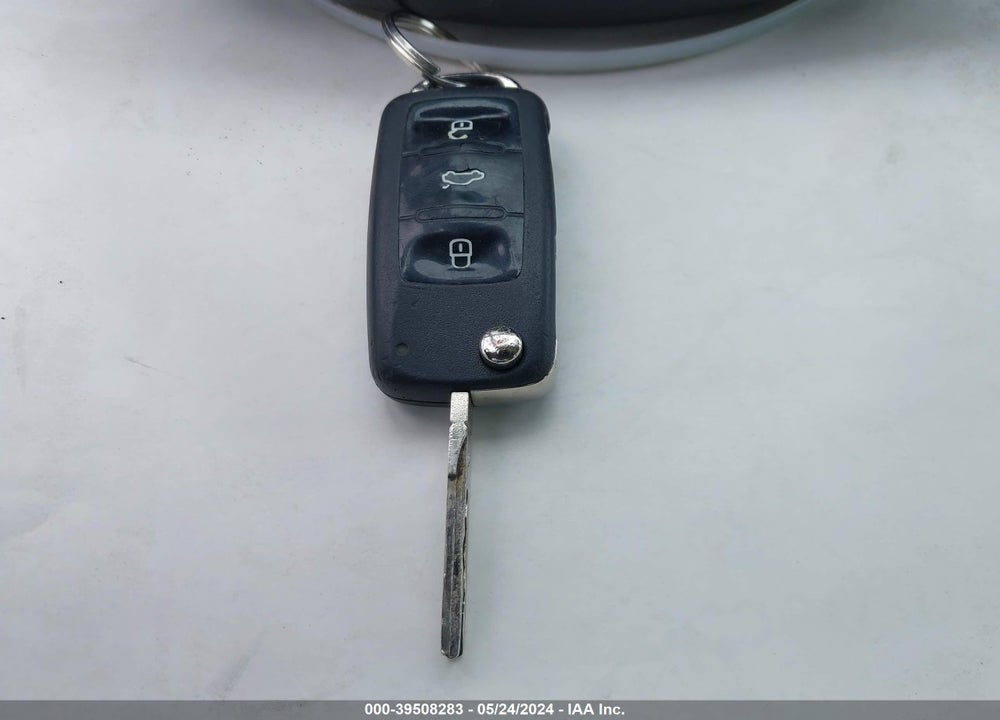 2011 VOLKSWAGEN JETTA 2.5L SE VIN: 3VWDZ7AJ2BM354512