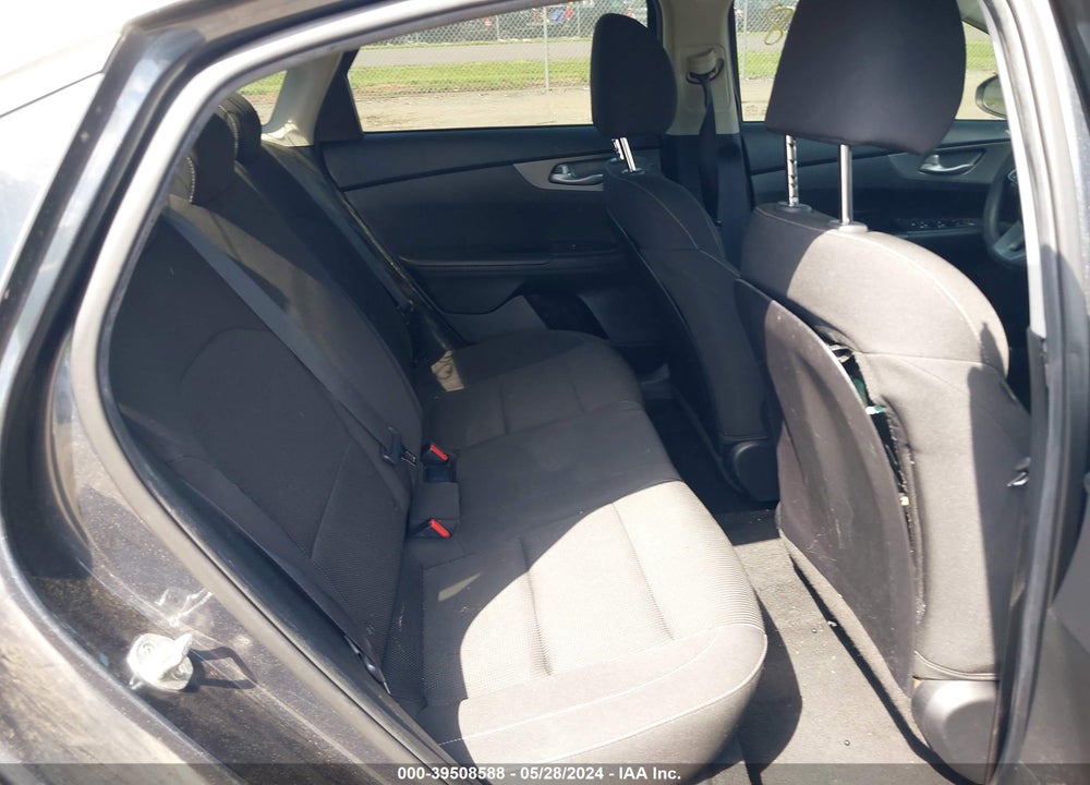 2019 KIA FORTE LXS VIN: 3KPF24AD2KE040622