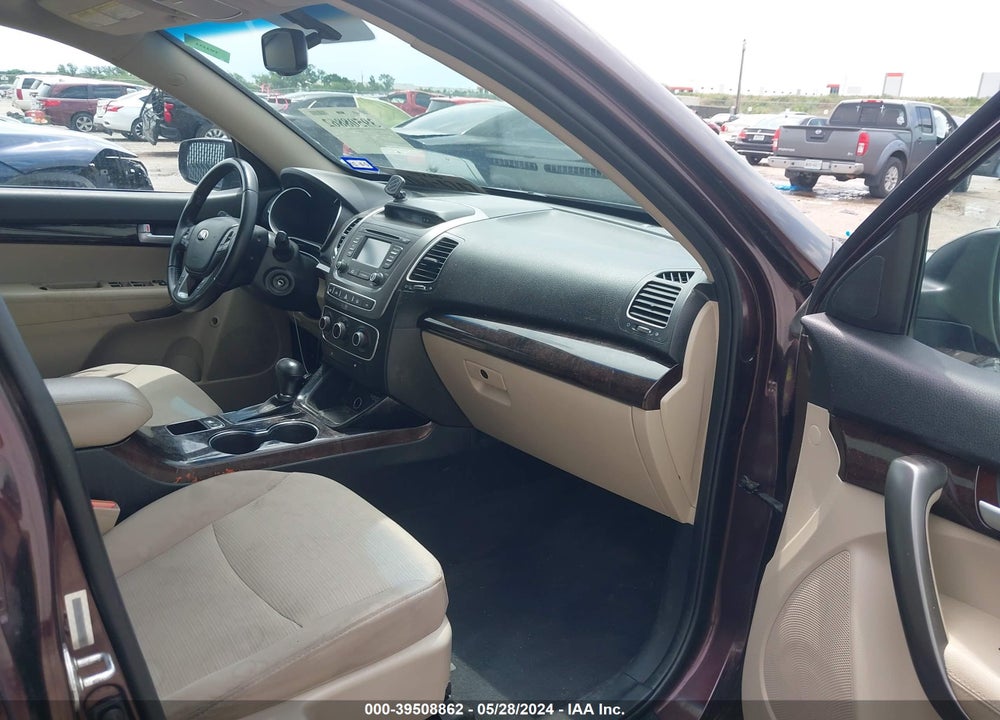 2015 KIA SORENTO LX VIN: 5XYKT4A62FG601827