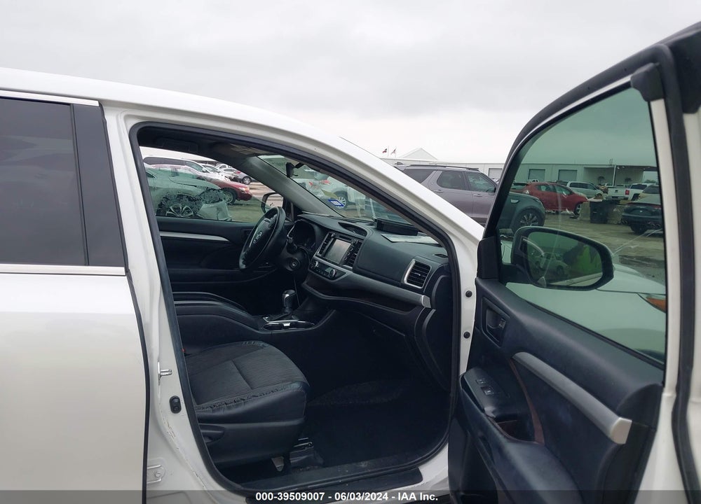 2017 TOYOTA HIGHLANDER LE PLUS VIN: 5TDZZRFH0HS226627