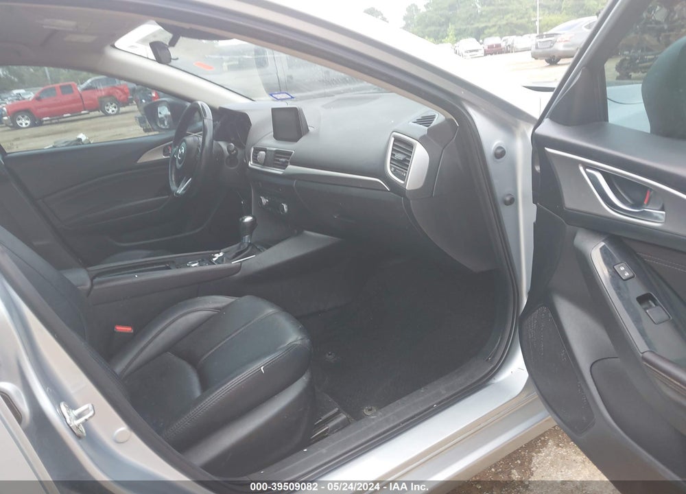 2018 MAZDA 3 TOURING VIN: 3MZBN1V39JM206271