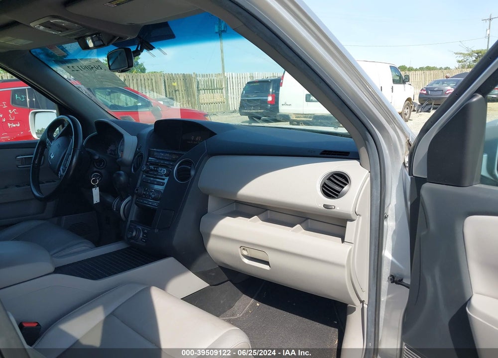 2012 HONDA PILOT TOURING VIN: 5FNYF4H91CB022431