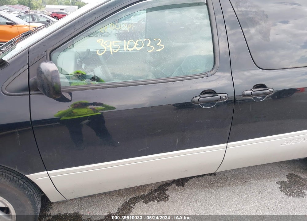 2000 TOYOTA SIENNA XLE VIN: 4T3ZF13CXYU248250