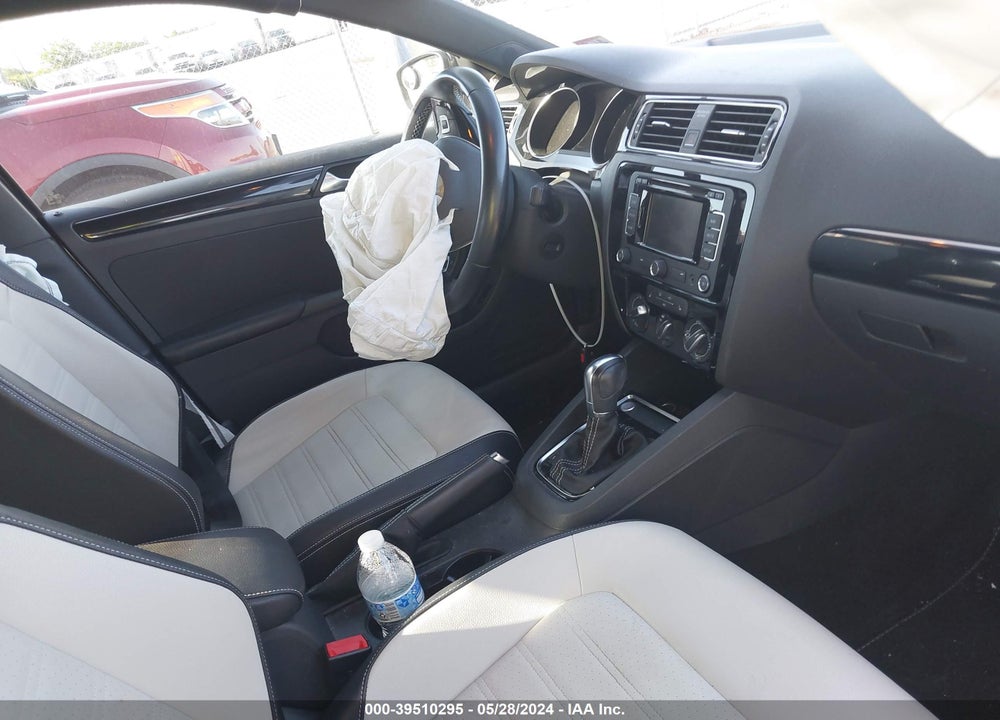 2015 VOLKSWAGEN JETTA 1.8T SPORT VIN: 3VWD17AJ7FM402003
