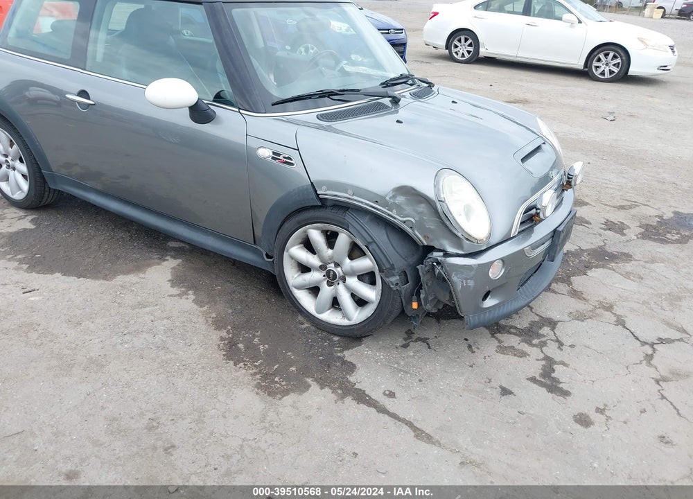 2003 MINI COOPER S VIN: WMWRE33413TD69512