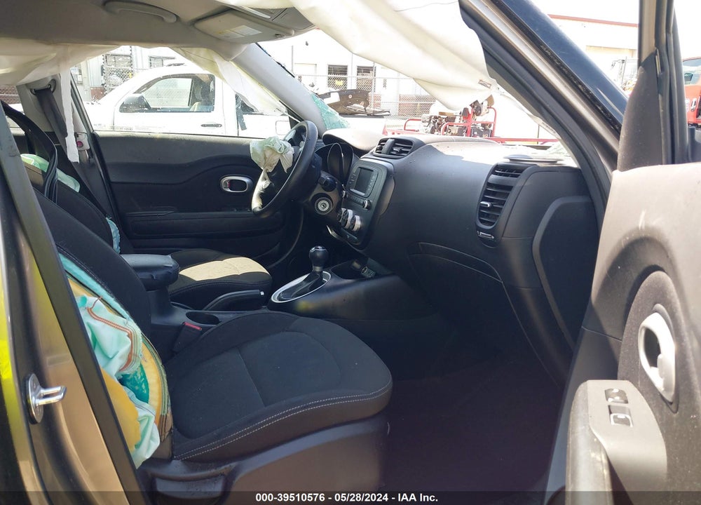 2018 KIA SOUL VIN: KNDJN2A24J7597373