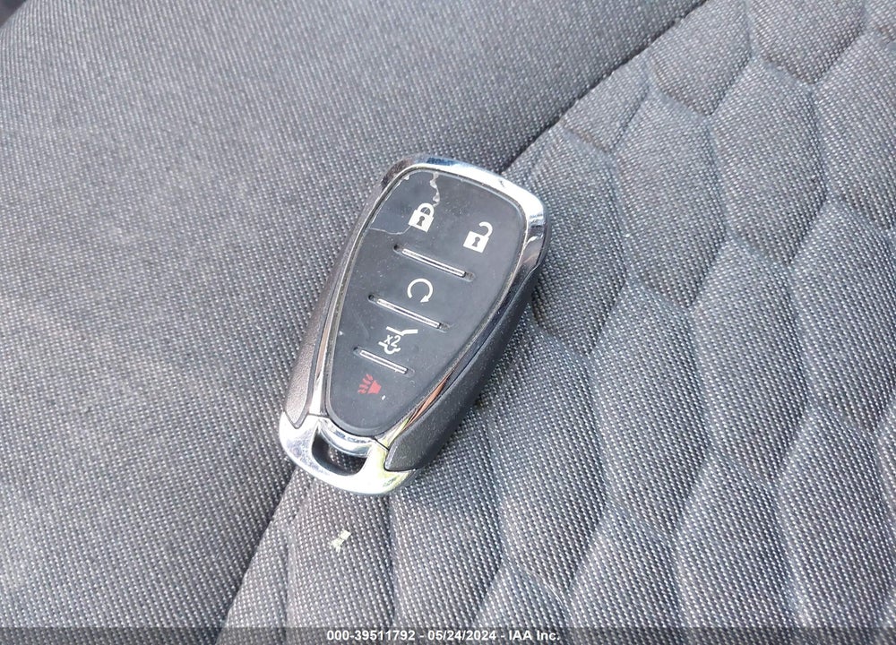 2019 CHEVROLET EQUINOX LT VIN: 2GNAXUEVXK6215236