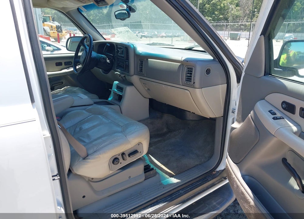 2001 CHEVROLET SUBURBAN 1500 LT VIN: 3GNFK16T11G281399