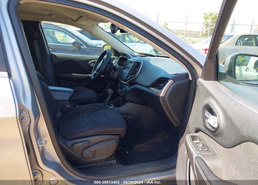 2015 JEEP CHEROKEE LATITUDE VIN: 1C4PJLCB7FW670290