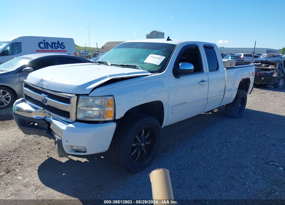 2008 CHEVROLET SILVERADO 1500 LT1 VIN: 2GCEK19J681308159