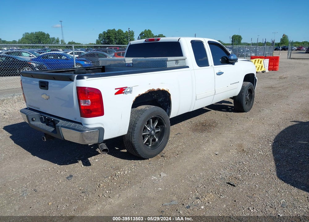 2008 CHEVROLET SILVERADO 1500 LT1 VIN: 2GCEK19J681308159