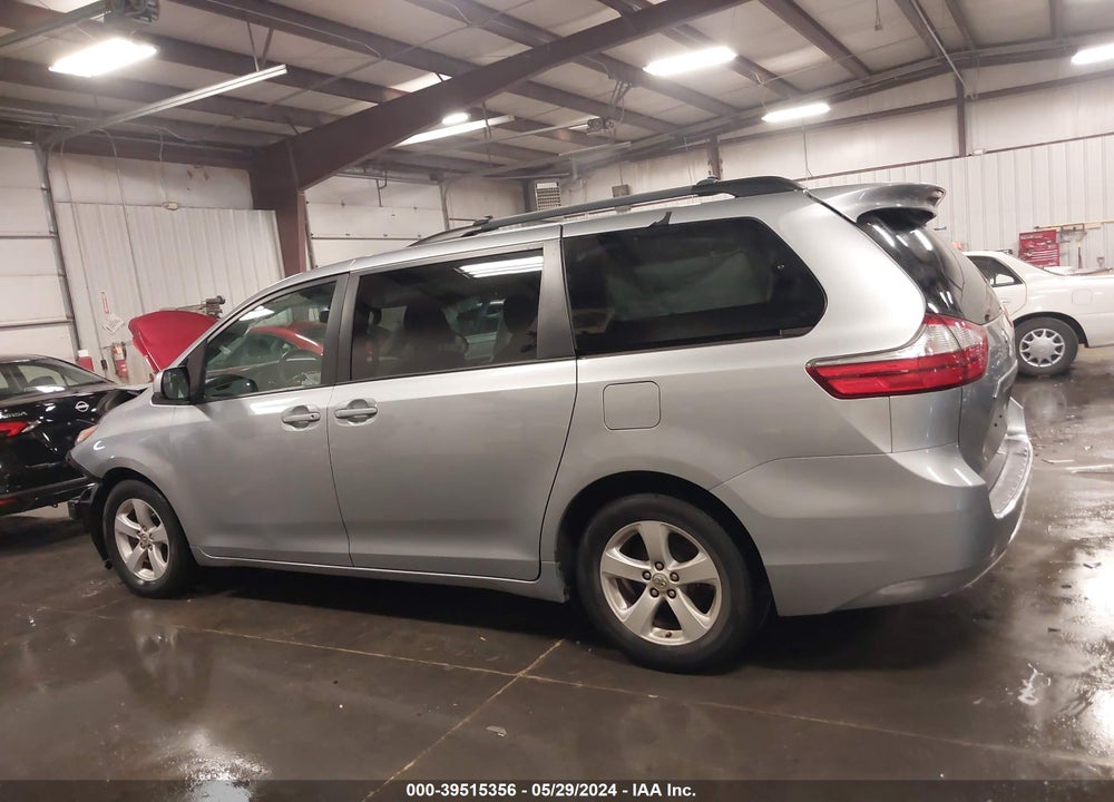 2017 TOYOTA SIENNA LE 8 PASSENGER VIN: 5TDKZ3DC4HS769744