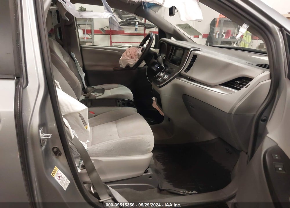 2017 TOYOTA SIENNA LE 8 PASSENGER VIN: 5TDKZ3DC4HS769744