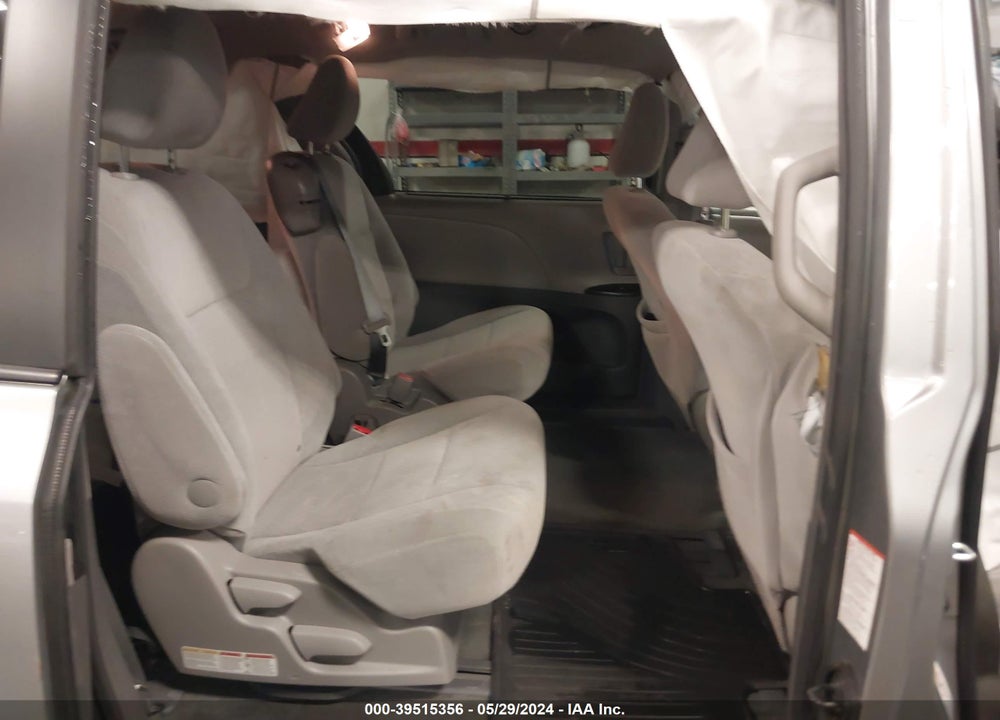 2017 TOYOTA SIENNA LE 8 PASSENGER VIN: 5TDKZ3DC4HS769744