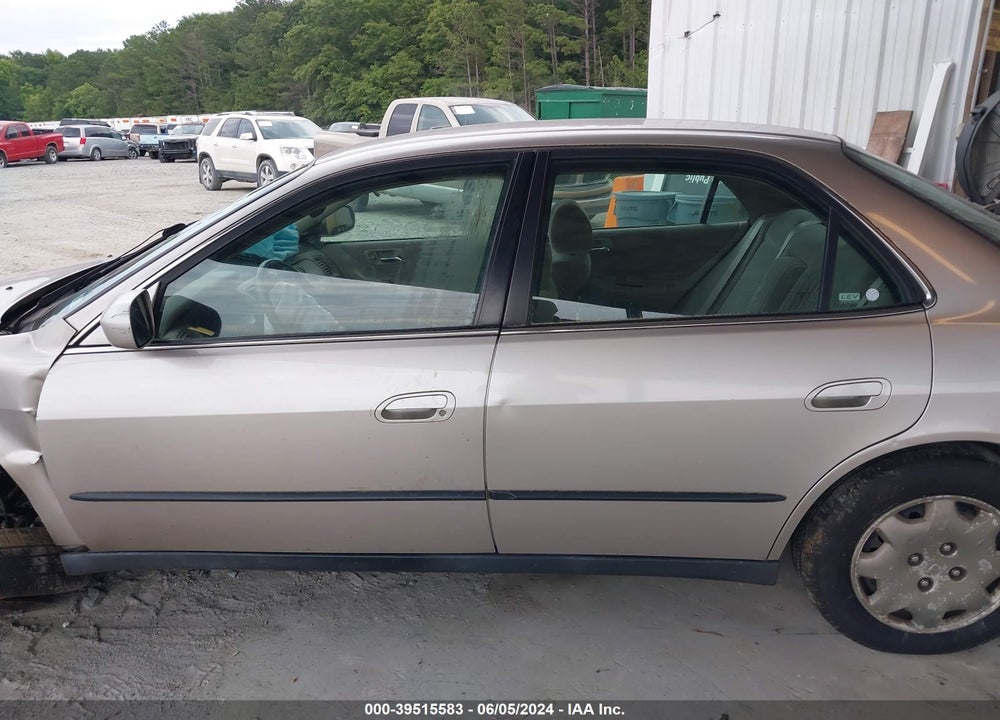 1998 HONDA ACCORD LX VIN: 1HGCG5645WA139027
