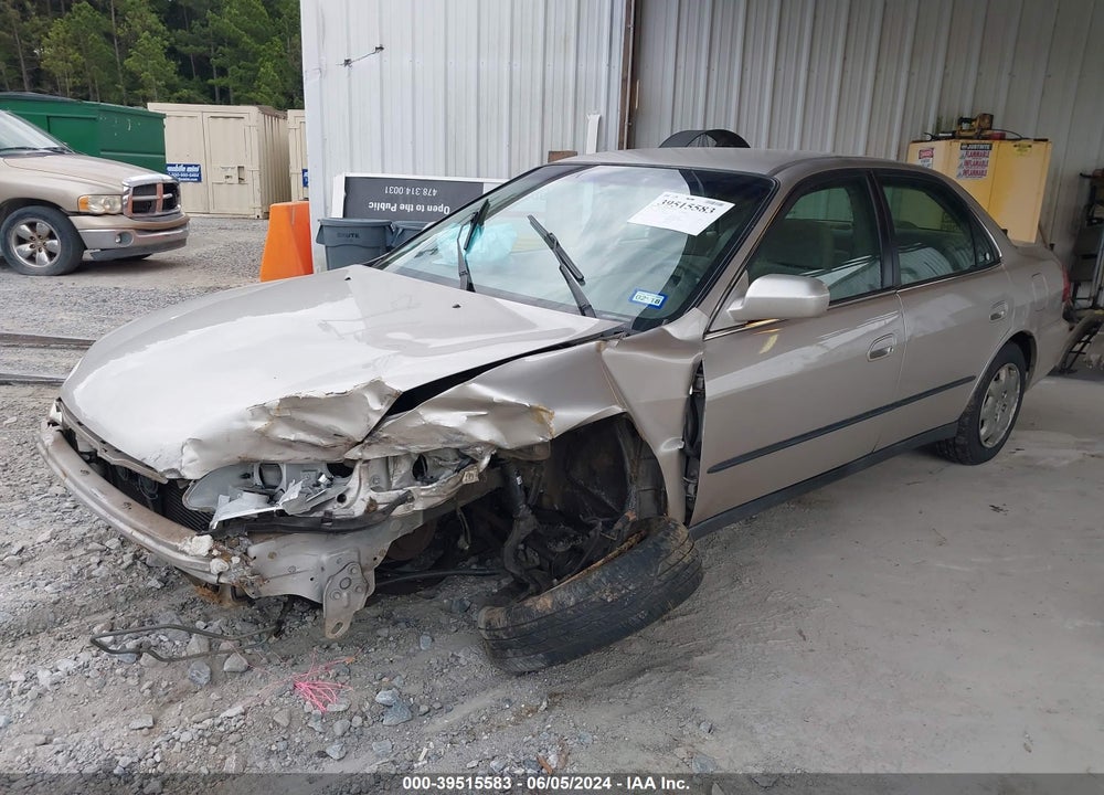 1998 HONDA ACCORD LX VIN: 1HGCG5645WA139027
