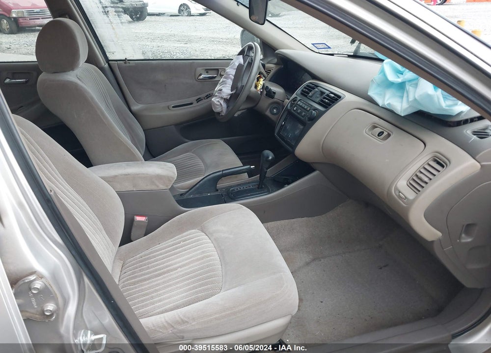 1998 HONDA ACCORD LX VIN: 1HGCG5645WA139027