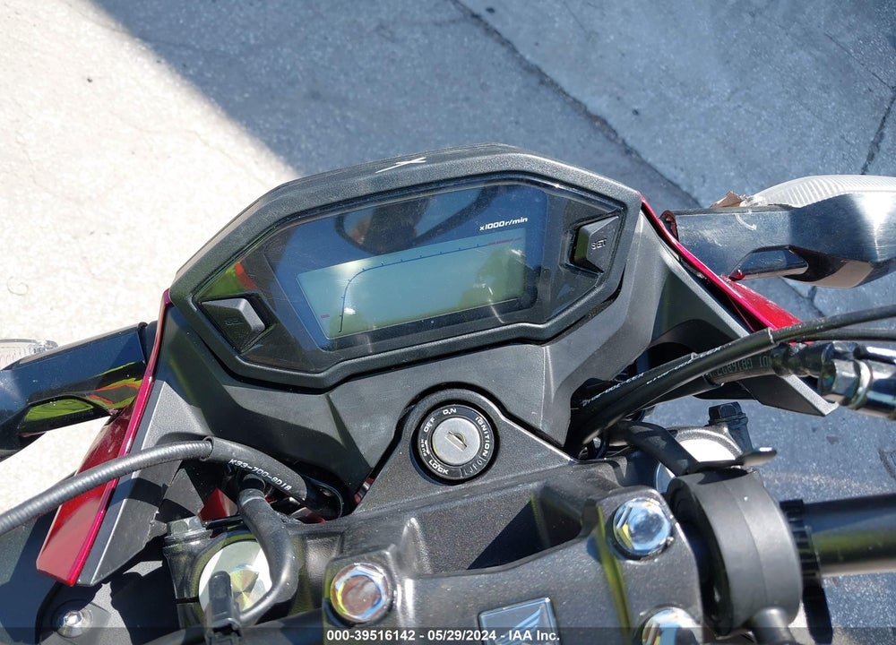 2018 HONDA CB300 F VIN: MLHNC5216J5400808