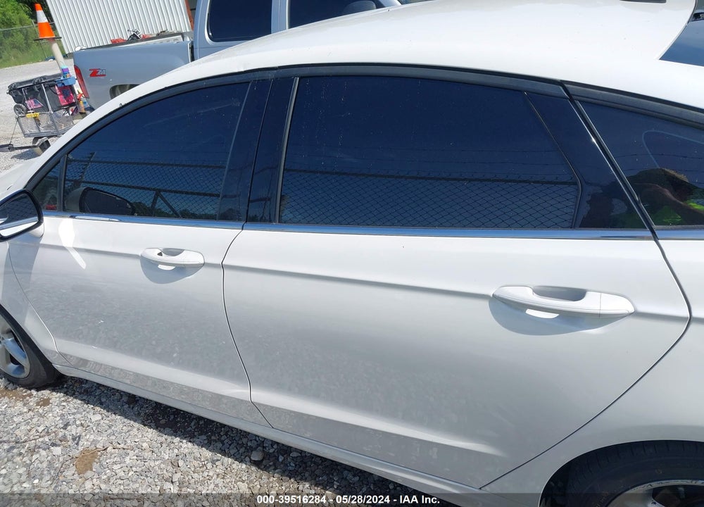 2015 FORD FUSION SE VIN: 3FA6P0HD1FR233588