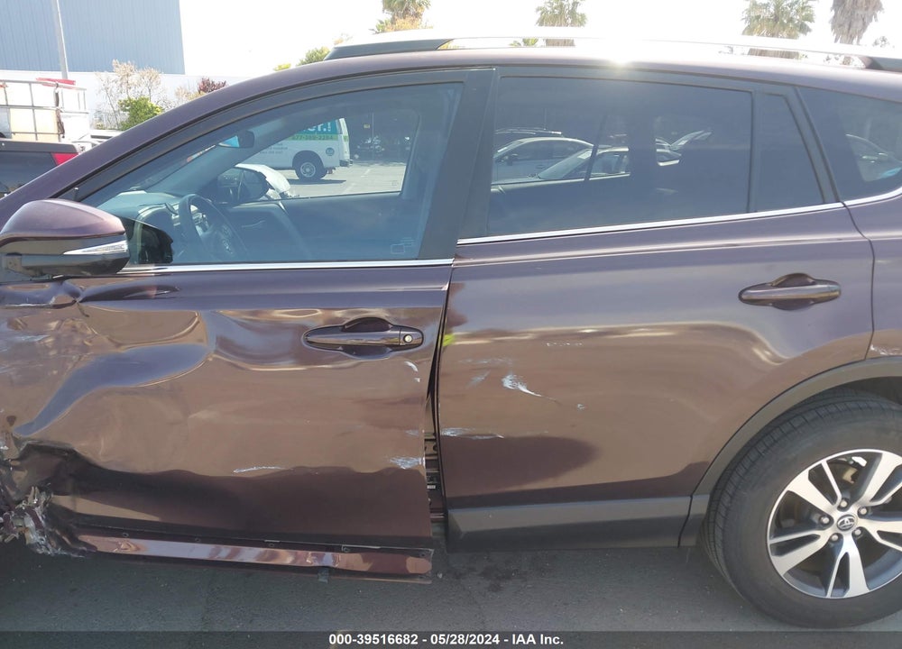 2016 TOYOTA RAV4 XLE VIN: 2T3WFREV1GW271026